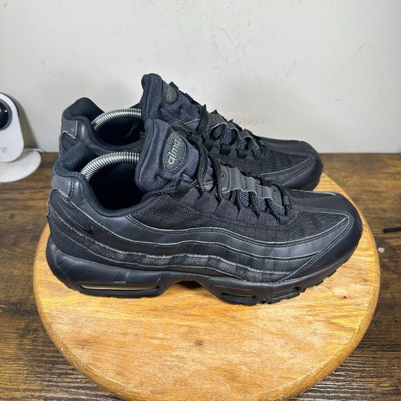 Nike Air Max 95 Triple Black Essential Mens Size 10 Shoes CI3705-001 - Picture 1 of 9